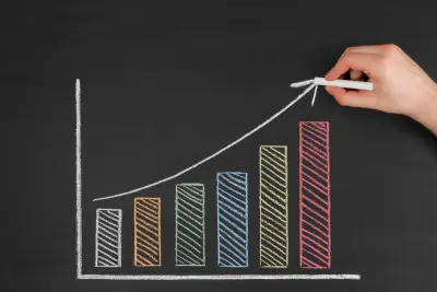 Chalk-drawn bar graph with an upward trend, symbolizing the rise in maximum Social Security contribution.